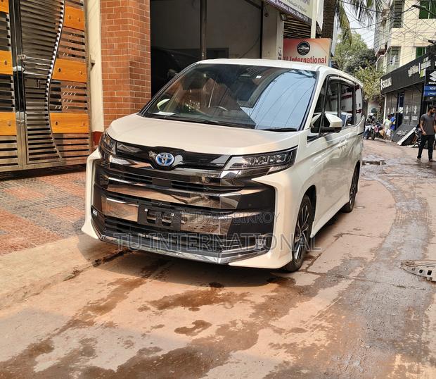 Toyota Noah NEW SHAPE SZ 2022