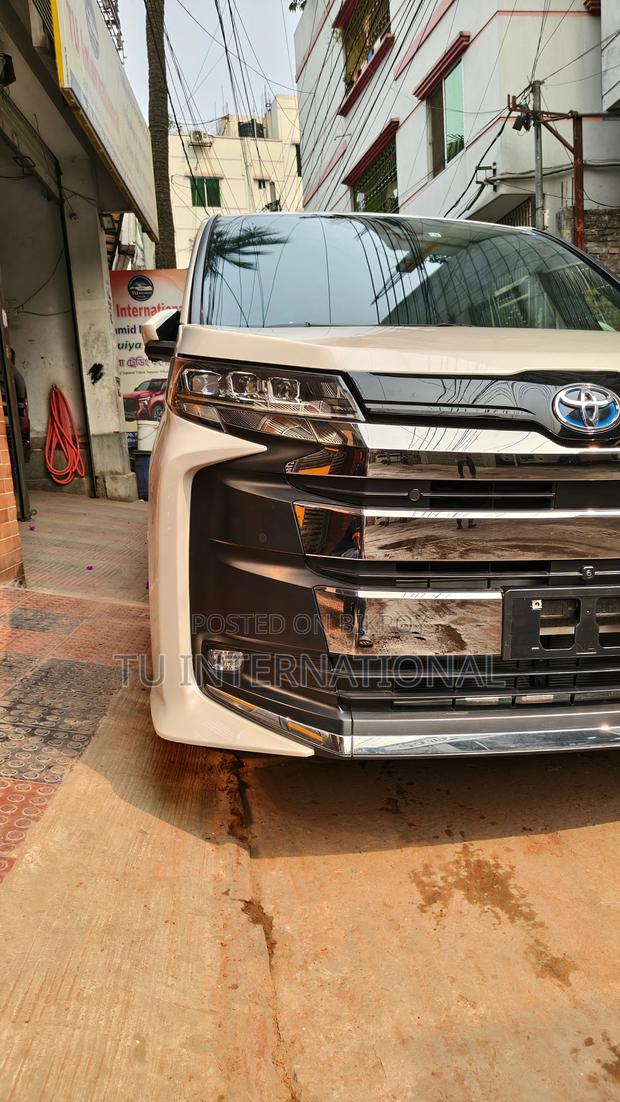 Toyota Noah NEW SHAPE SZ 2022