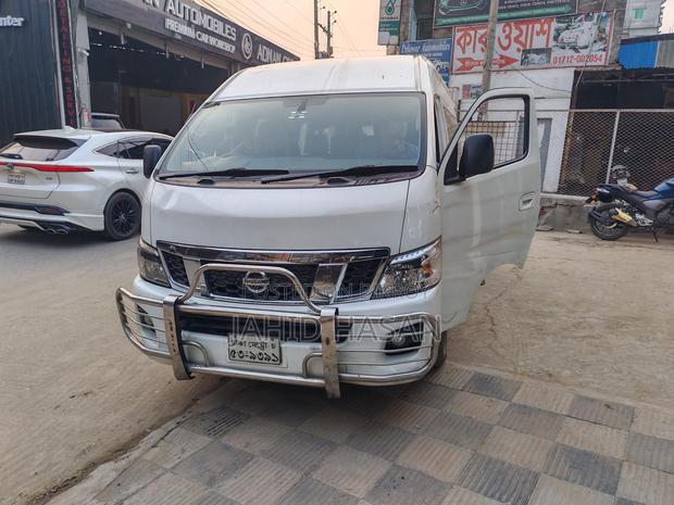 Nissan Urvan 2014