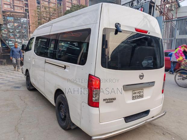 Nissan Urvan 2014