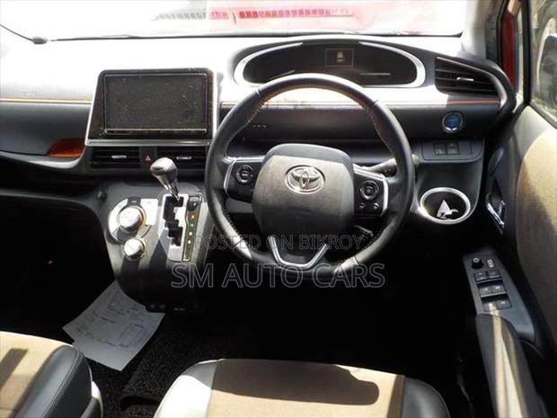 Toyota Sienta Hybrid G Red Wine 2020