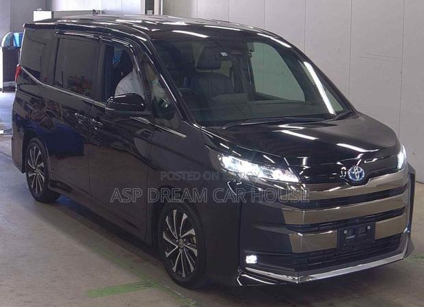 Toyota Noah S-Z Hyb Leg rest2022 2022