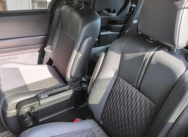 Toyota Noah S-Z Hyb Leg rest2022 2022