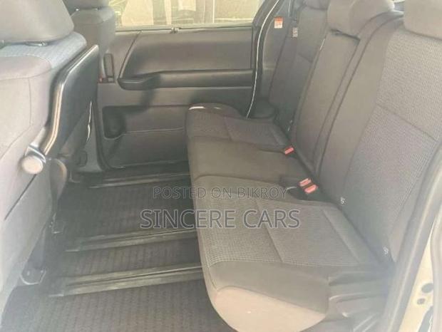 Toyota Noah X PKG HYB 2022