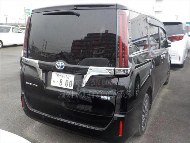 Toyota Esquire Hybrid Gi Black 2021