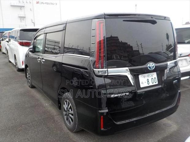Toyota Esquire Hybrid Gi Black 2021
