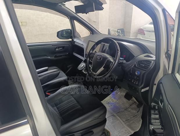 Toyota Esquire GI PREMIUM 2020