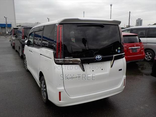 Toyota Esquire Gi Pre. Package 2020