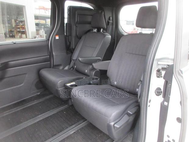 Toyota Noah SG HYB 4.5 GRADE 2022
