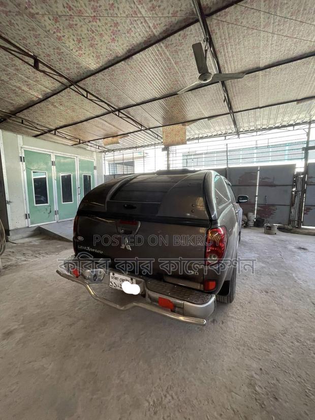 Mitsubishi l200 gray 2010
