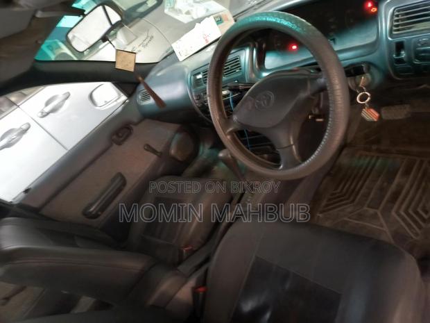 Toyota Corolla . 1999