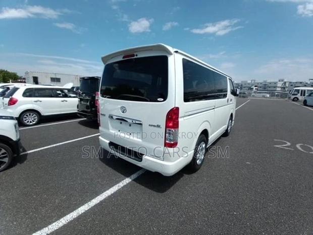 Toyota Hiace Super GL Pearl 2022