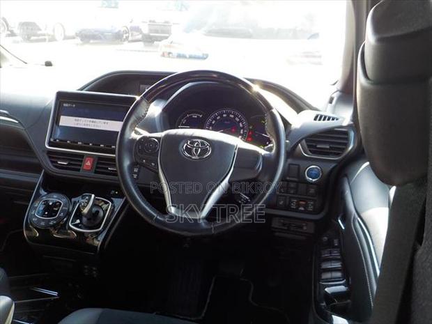 Toyota Esquire Gi Pre. Package 2020