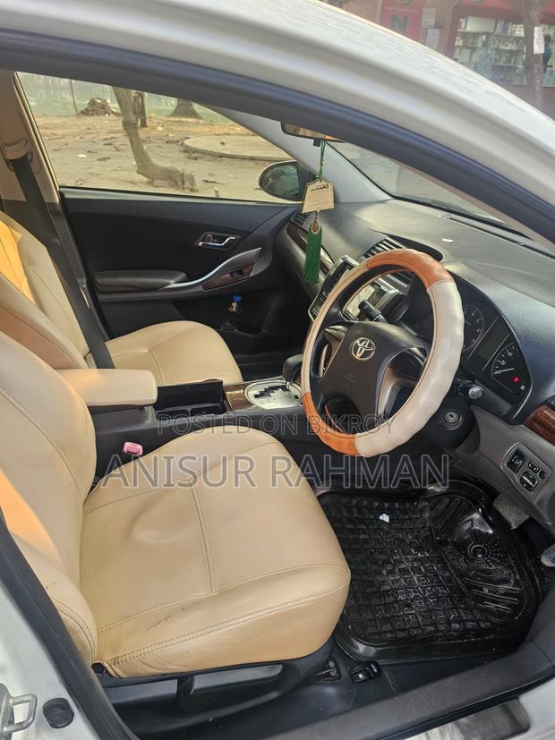 Toyota Premio F 2012