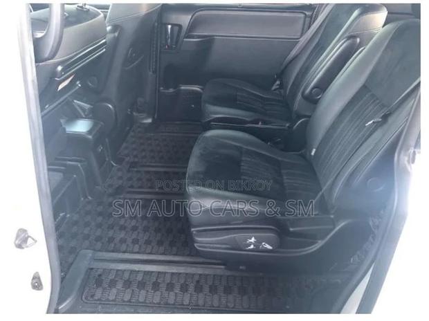 Toyota Esquire Hybrid Gi Premium 2020