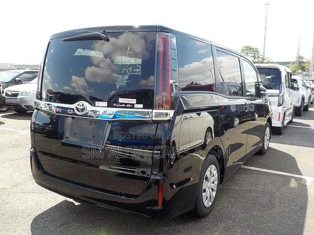 Toyota Noah Non Hybrid X Black 2021