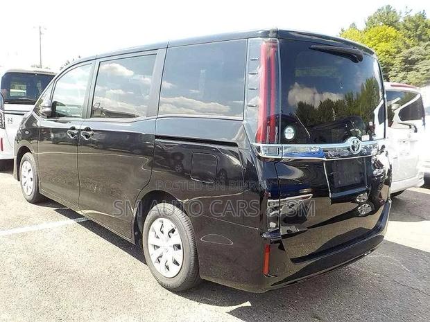 Toyota Noah Non Hybrid X Black 2021