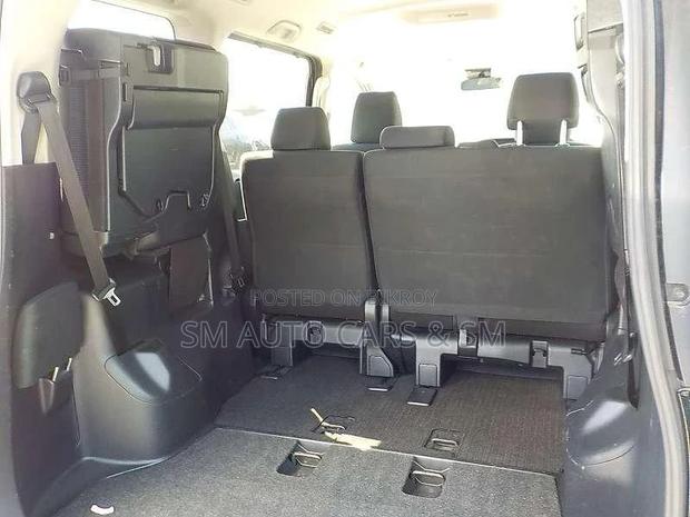 Toyota Noah Non Hybrid X Black 2021