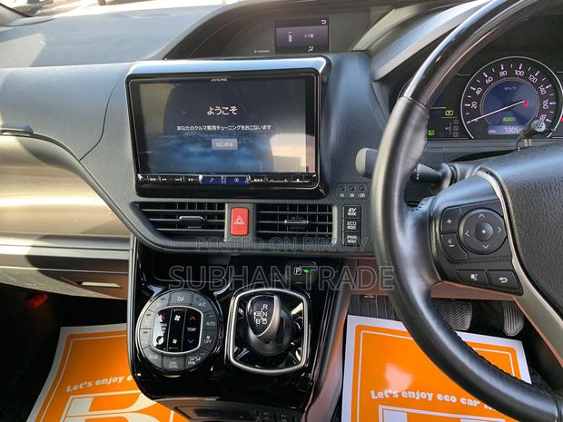 Toyota Noah SI WXB III HYBRID 2021