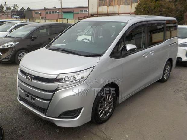 Toyota Noah x p a c k g e 2021