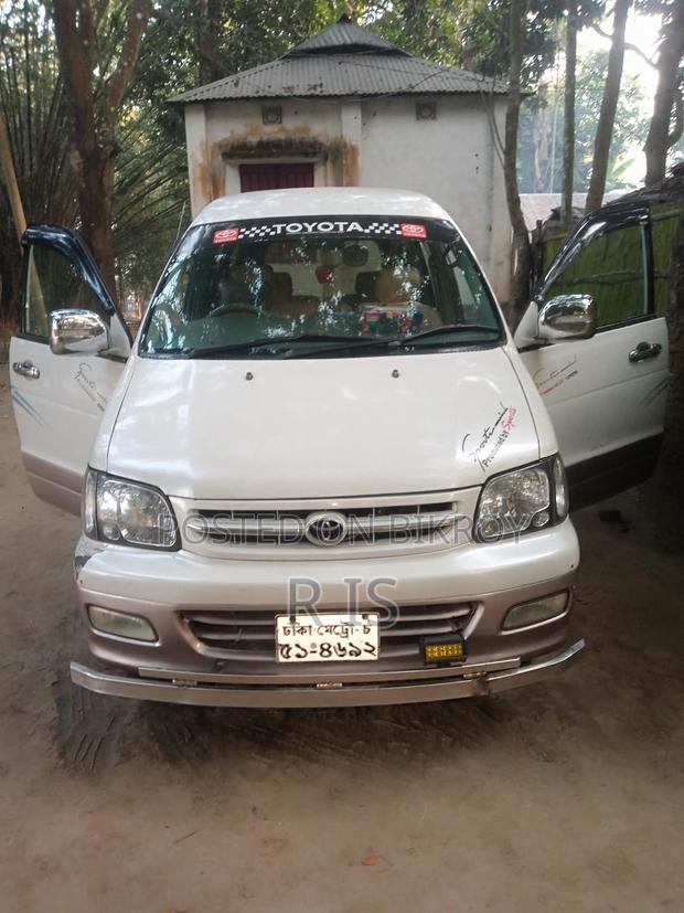 Toyota Noah 2001