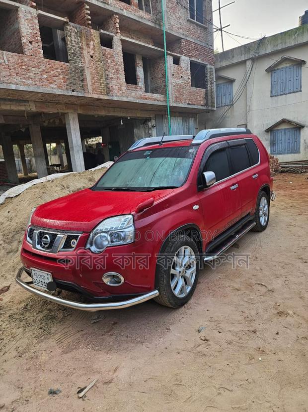 Nissan X-Trail red 2013