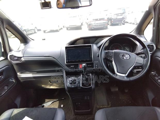Toyota Esquire GI PREMIUM NON-HV 4P 2020