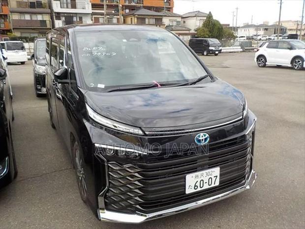 Toyota Voxy S Z 2023