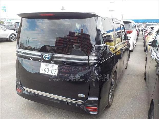 Toyota Voxy S Z 2023