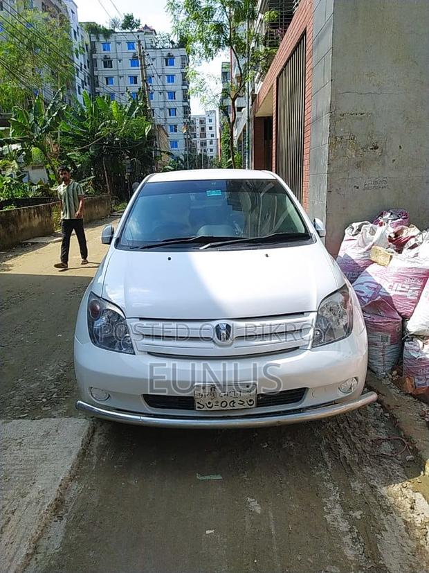 Toyota ist 2005