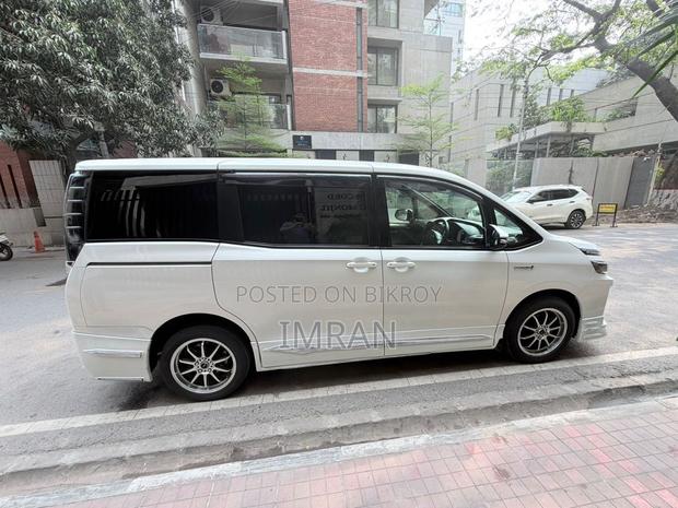 Toyota Voxy 2017