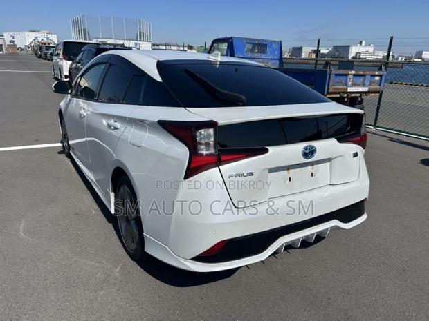 Toyota Prius A Touring Selection 2021