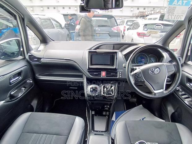 Toyota Esquire GI PREMIUM HYBRID 2021