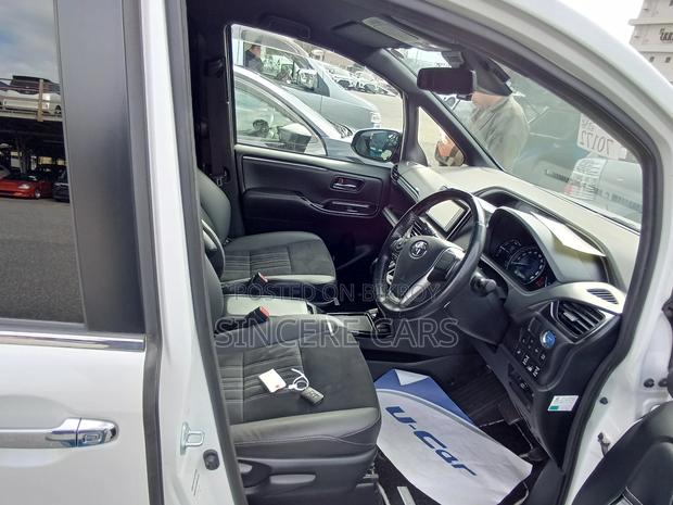 Toyota Esquire GI PREMIUM HYBRID 2021