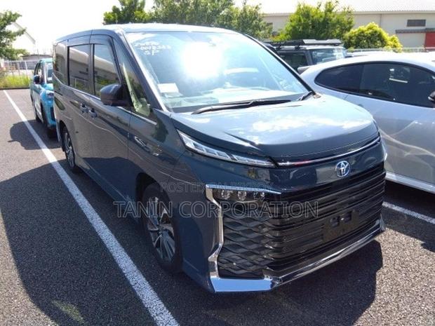 Toyota Voxy Hybrid S-Z 4.5 Grade 2022