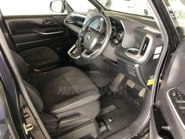 Toyota Noah G 2022