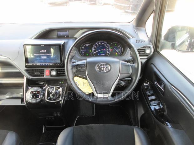 Toyota Esquire 2021