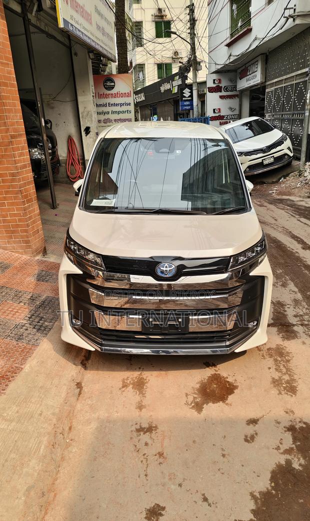 Toyota Noah SZ HYBRID UNIT 2022