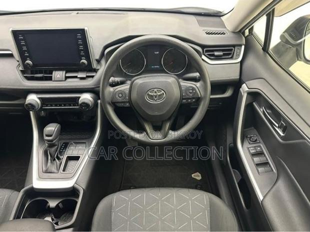 Toyota RAV4 G Hybrid Pearl 2021