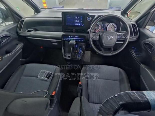 Toyota Noah X PACKAGE 2022 Model