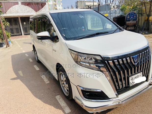 Toyota Esquire Gi premium 2018