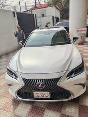 Lexus ES 300h 2019 for sale
