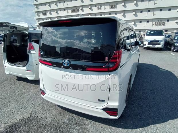 Toyota Noah Hybrid SZ Pearl New 2024