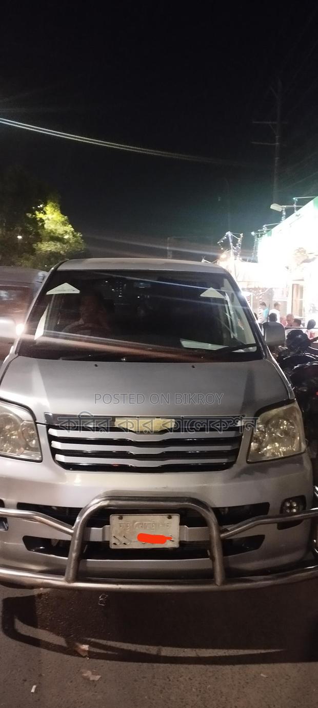 Toyota Noah x 2003