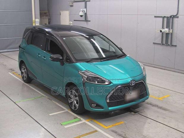 Toyota Sienta G Cureo 2020