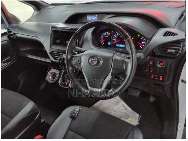 Toyota Noah WXB NON HYBRID 2021