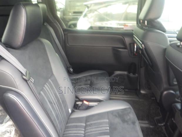 Toyota Esquire GI PREMIUM HYB 4.5 2021