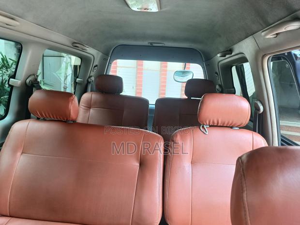 Toyota Noah . 2001