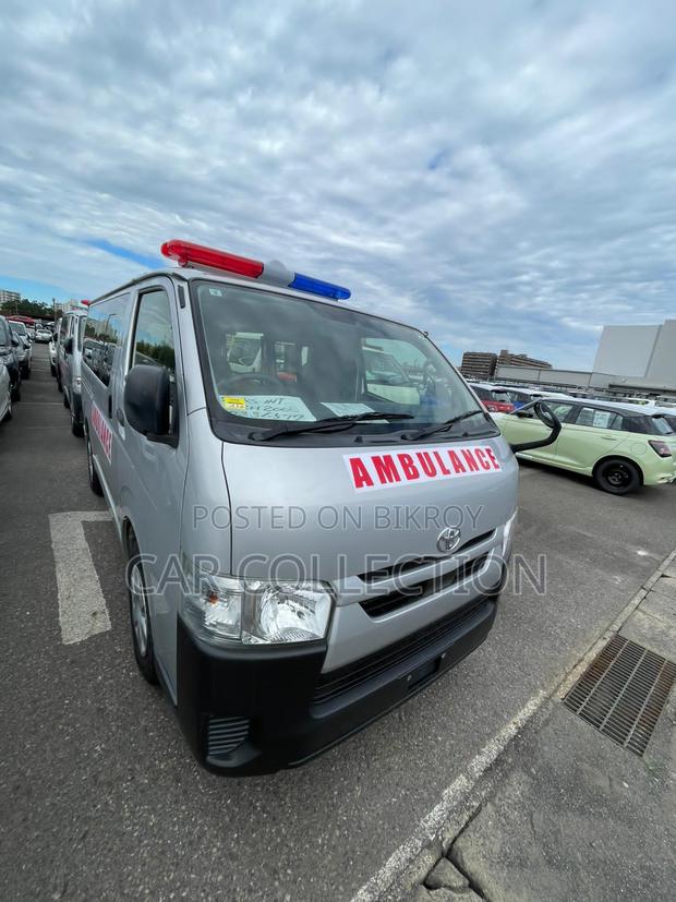 Toyota Hiace Dx Silver 2021