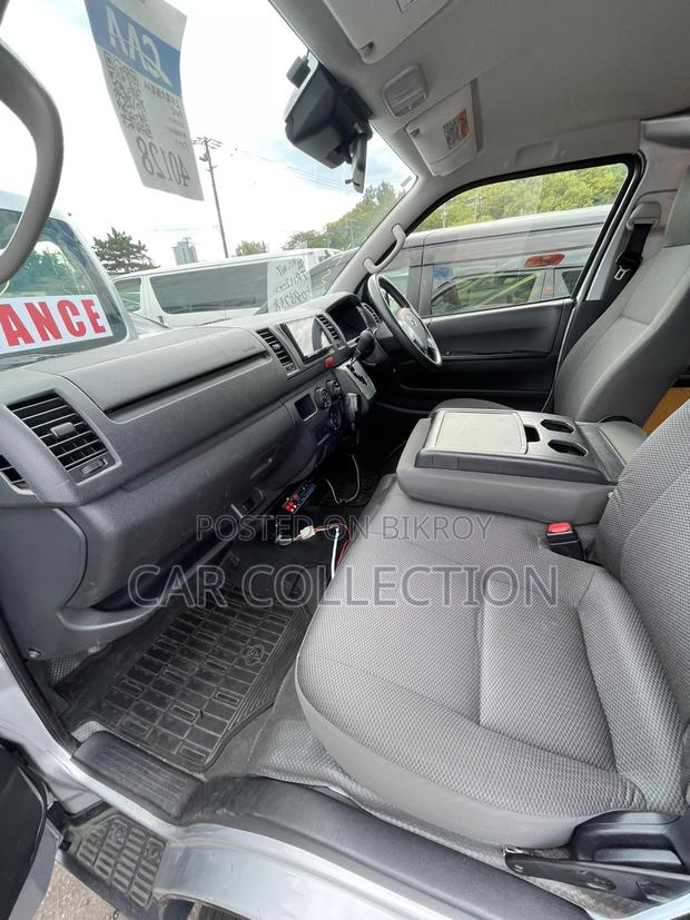Toyota Hiace Dx Silver 2021